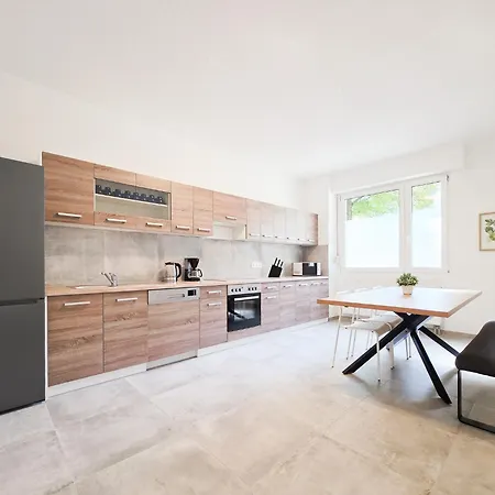 Tolstov - 3 - Kitchen - Balcony - 5 Min To Messe Dus Apartment