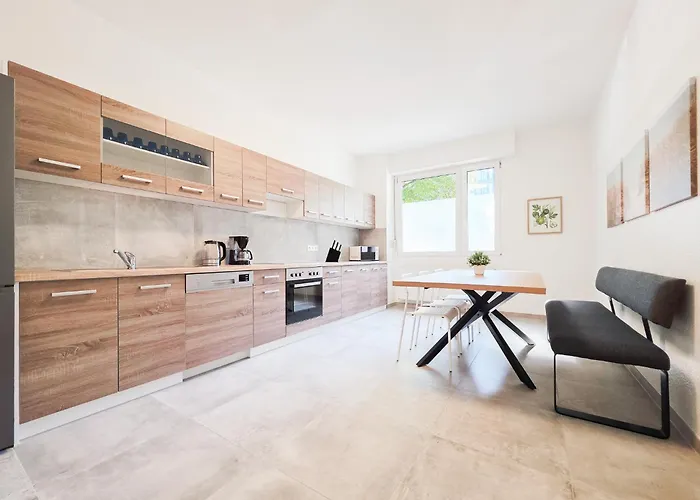 Tolstov - 3 - Kitchen - Balcony - 5 Min To Messe Dus Dusseldorf