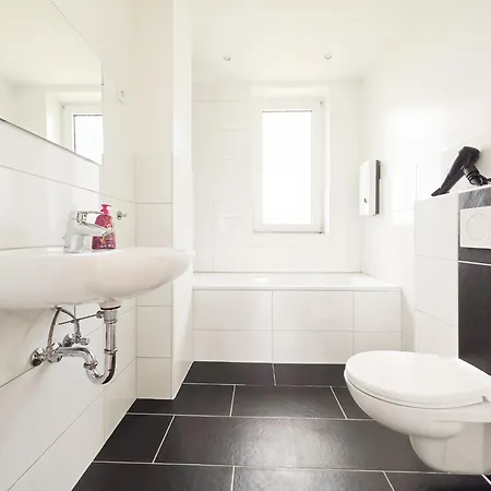 Tolstov - 3 - Kitchen - Balcony - 5 Min To Messe Dus Διαμέρισμα *