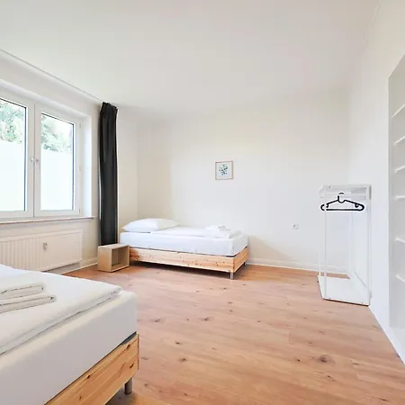 Tolstov - 3 - Kitchen - Balcony - 5 Min To Messe Dus Apartamento