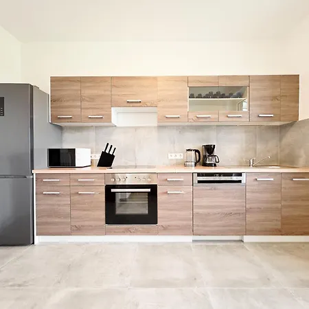 Apartmán Tolstov - 3 - Kitchen - Balcony - 5 Min To Messe Dus *