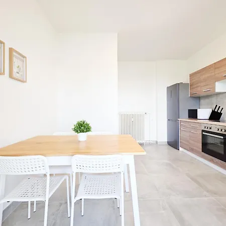 Tolstov - 3 - Kitchen - Balcony - 5 Min To Messe Dus *