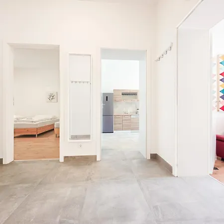 Tolstov - 3 - Kitchen - Balcony - 5 Min To Messe Dus *