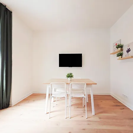 Apartmán Tolstov - 3 - Kitchen - Balcony - 5 Min To Messe Dus *