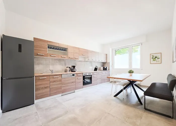 Tolstov - 3 - Kitchen - Balcony - 5 Min To Messe Dus Apartman