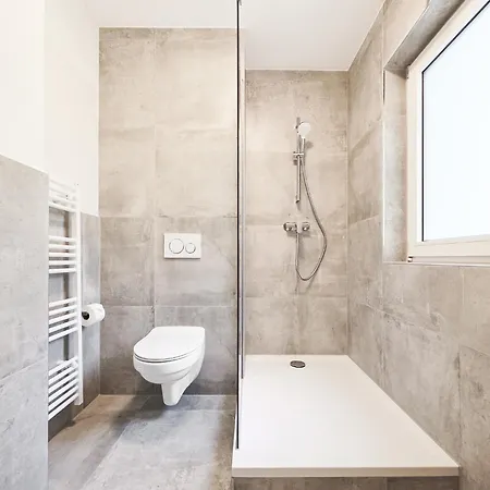 Tolstov - 3 - Kitchen - Balcony - 5 Min To Messe Dus Apartamento