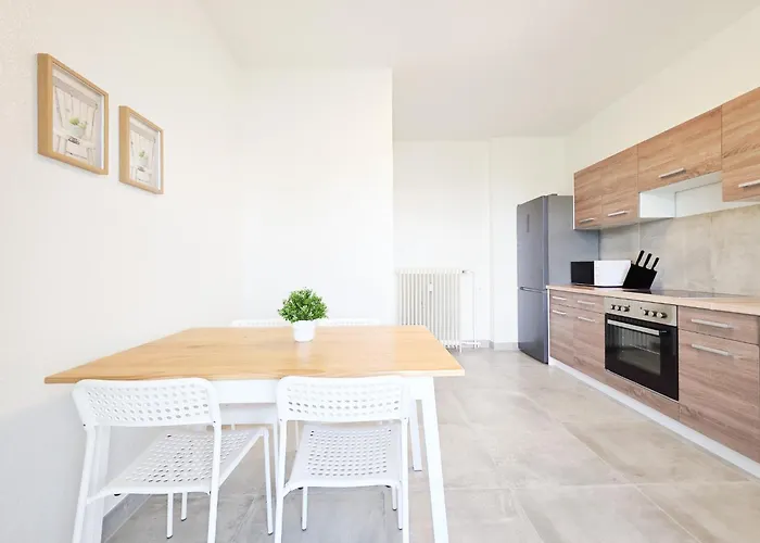 Tolstov - 3 - Kitchen - Balcony - 5 Min To Messe Dus *