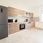Tolstov - 3 - Kitchen - Balcony - 5 Min To Messe Dus Lägenhet Düsseldorf