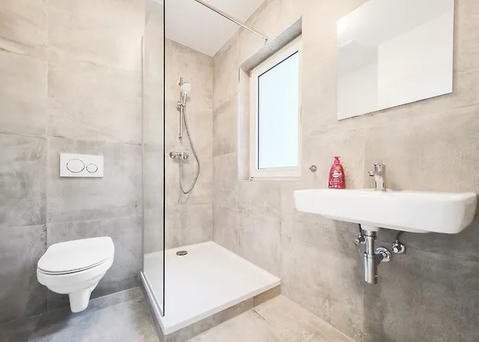 شقة Tolstov - 3 - Kitchen - Balcony - 5 Min To Messe Dus *