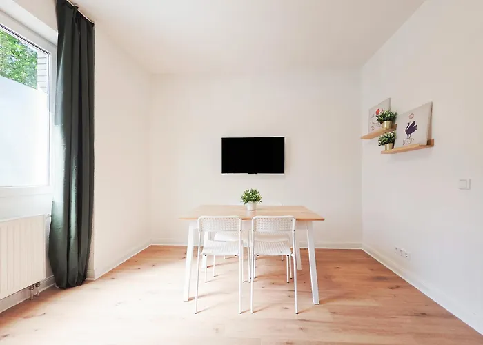 شقة Tolstov - 3 - Kitchen - Balcony - 5 Min To Messe Dus *